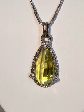 Silvertone Teardrop Yellow green Crystal Pendant Necklace. Glamorous!